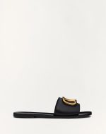 VLOGO SIGNATURE SLIDE SANDAL IN GRAINY COWHIDE WITH ACCESSORY - Image 6